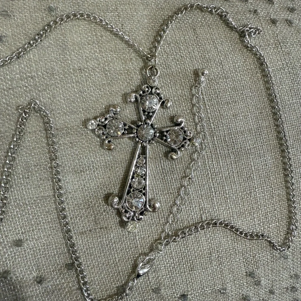 Elegant Silver Cross Pendant Necklace